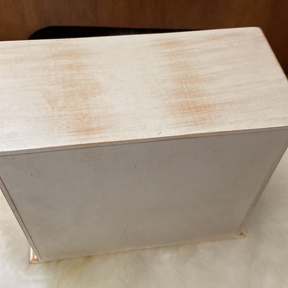 Absolutely cute shabby chic drawer storage - Picture 7 of 9